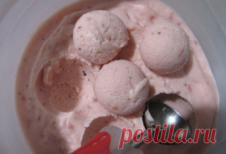 Домашнее клубничное мороженное ! Вкусно и быстро!
Homemade strawberry ice cream! Tasty and fast!
Crème glacée à la fraise maison! Savoureux et rapide!