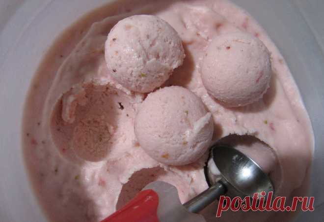 Домашнее клубничное мороженное ! Вкусно и быстро!
Homemade strawberry ice cream! Tasty and fast!
Crème glacée à la fraise maison! Savoureux et rapide!