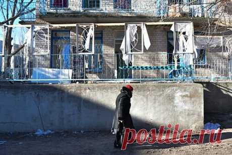 ВСУ обстреляли два города в Запорожской области. Город Токмак в Запорожской области попал под обстрел Вооруженных сил Украины. Об этом в четверг, 4 января, сообщил председатель запорожского движения «Мы вместе с Россией» Владимир Рогов в своем Telegram-канале. Также он рассказал, что минувшей ночью ВСУ вели артиллерийский обстрел Васильевки.