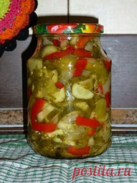 ПЯТЬ ПОТРЯСАЮЩЕ ВКУСНЫХ САЛАТОВ НА ЗИМУ

Салат "Гениальный", потому что очень простой))

Нужно:
1 кг - капусты
1 кг - помидор
1 кг - огурчиков
1 кг - сладкого перчика
1 кг- морковки
Если чего-то из овощей нет —— то берем 2 кг. другого овоща.
Всё порезать как на салатик , морковку на терке.

Все овощи смешать.
И туда добавить:

раст. масло -200гр.
уксуса 9% 200 мл
соль - 8 ч. ложек
сахар- 16 ч. ложек
Все перемешать.Поставит на огонь.Довести до кипения
И КИПЯТИТЬ РОВНО 2 МИН...