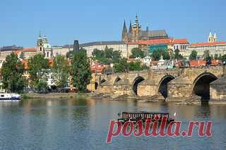 Prague : Malá Strana, Vltava Puškvorec ( boat ) | Flickr - Photo Sharing!