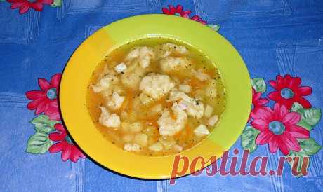 Суп с клёцками | На пробу!
Ингредиенты:

Мясной бульон — 2 л (мясо из бульона)
Картофель — 2 шт.
Сладкий перец — 1 шт.
Лук — 1 шт.
Морковь — 1 шт.
Лавровый лист
Растительное масло
Соль
Перец горошком — 5-6 шт.
клецки:

Яйцо — 1шт.
Молоко — 50 мл
Мука (около 5 столовых ложек с верхом)