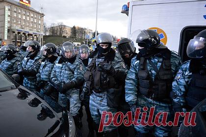 Бывшего командира «Беркута» заподозрили в терроризме. Экс-командира батальона милиции особого назначения «Беркут» ГУ МВД Украины в Харьковской области заподозрили в терроризме во время подавления акций протеста, известных как Евромайдан. По данным следствия, в феврале 2014 года подозреваемый, выполняя преступный приказ, организовал совершение его подчиненными теракта.