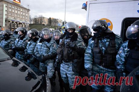 Бывшего командира «Беркута» заподозрили в терроризме. Экс-командира батальона милиции особого назначения «Беркут» ГУ МВД Украины в Харьковской области заподозрили в терроризме во время подавления акций протеста, известных как Евромайдан. По данным следствия, в феврале 2014 года подозреваемый, выполняя преступный приказ, организовал совершение его подчиненными теракта.