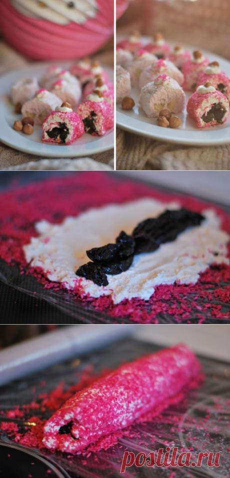 Роллы из творога с черносливом, бананом и орехами.