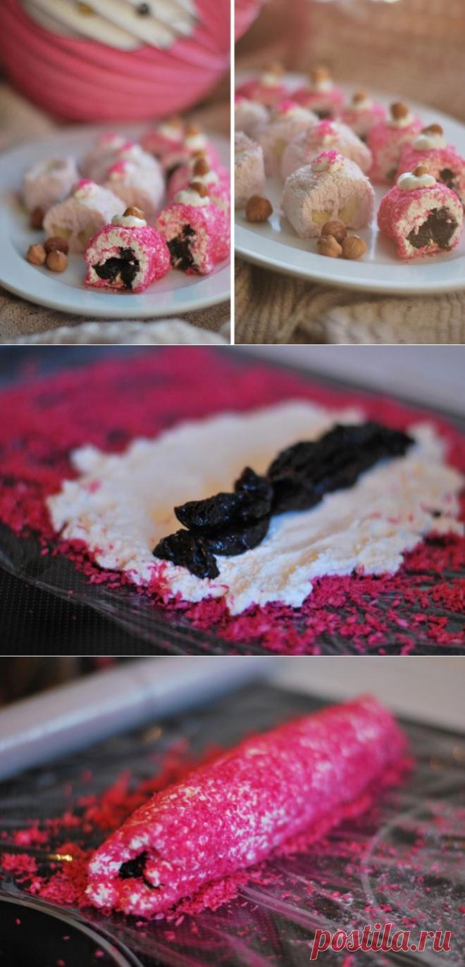 Роллы из творога с черносливом, бананом и орехами.