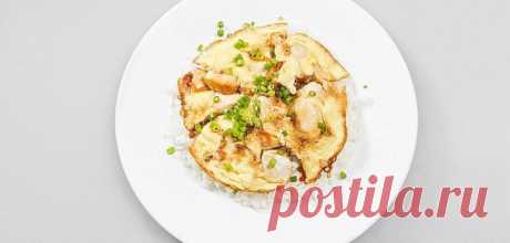 Оякодон (японский омлет с рисом и курицей)
