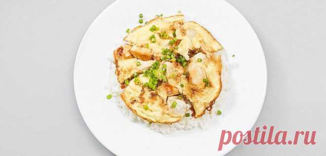 Оякодон (японский омлет с рисом и курицей)