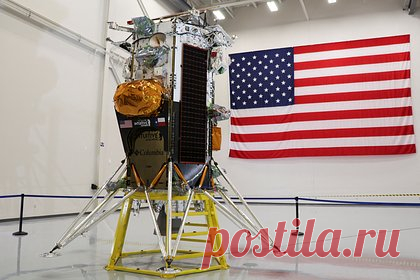 Стали известны подробности о новой миссии США на Луну. Компания Intuitive Machines и НАСА находятся на завершающей стадии подготовки к запуску лунной миссии IM-1, намеченному на середину февраля. Лунный посадочный модуль Odysseus заключен в обтекатель полезной нагрузки ракеты Falcon 9. Пусковое окно в середине месяца будет открыто три дня.