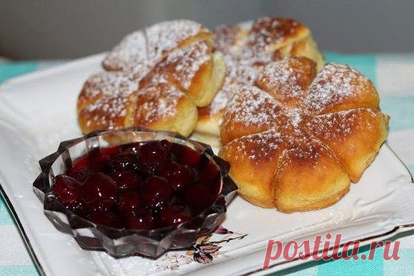 Пышки на кефире
Потрясающе вкусное лакомство, 
которое с легкостью можно приготовить
 в любой момент. Пошаговый рецепт приготовления >>
http://mygotovim.g1tov2li.ru/pyshki-na-kefire/
