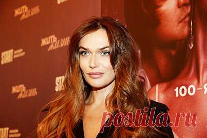 Водонаева рассказала о выселившем ее из квартиры коте. Популярная телеведущая и бывшая участница реалити-шоу «Дом-2» Алена Водонаева рассказала о том, что кот «выселил» ее из собственной квартиры в центре Москвы. Информацию об этом она раскрыла в интервью для Youtube-шоу «Алена, блин!». Объект находится в районе Хамовники, его стоимость — около 60 миллионов рублей.