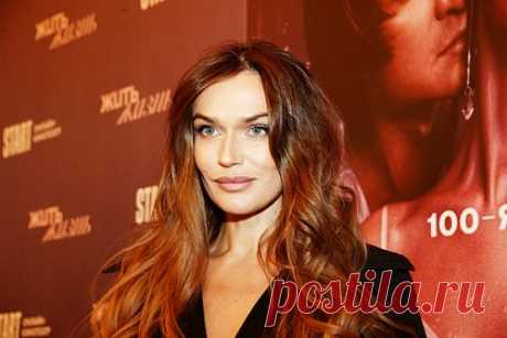 Водонаева рассказала о выселившем ее из квартиры коте. Популярная телеведущая и бывшая участница реалити-шоу «Дом-2» Алена Водонаева рассказала о том, что кот «выселил» ее из собственной квартиры в центре Москвы. Информацию об этом она раскрыла в интервью для Youtube-шоу «Алена, блин!». Объект находится в районе Хамовники, его стоимость — около 60 миллионов рублей.