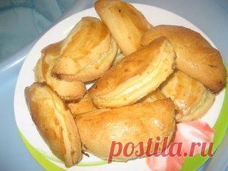 Сочники с творогом
Готовятся такие сочни достаточно просто, а вкус как у булочек 