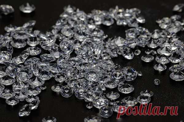 Разработан способ поиска алмазов с помощью ДНК Исследователи впервые разработали метод обнаружения погребенного кимберлита, связанной с алмазами породы, путем изучения микробной ДНК в поверхностной почве. Это предлагает неинвазивный способ идентификации минералов глубоко под землей, оказываясь более точным, чем традиционный...