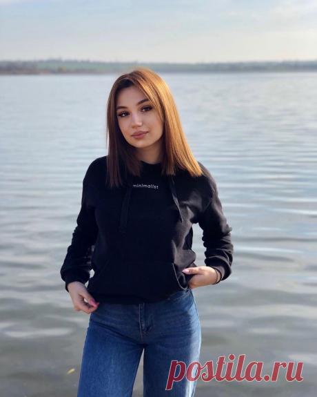 Привет! Есть желание познакомиться? Я Светлана, обычная девушка, люблю активно проводить время! Свободна, детей нет.