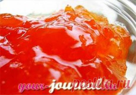 Абрикосовое варенье с кивиСостав:
- 450 грамм киви,
- 1,3 килограмм абрикос,
- 130 грамм бренди,
- Желатин,
- Несколько ложек лимонной кислоты,
- 1,6 килограмма сахара,