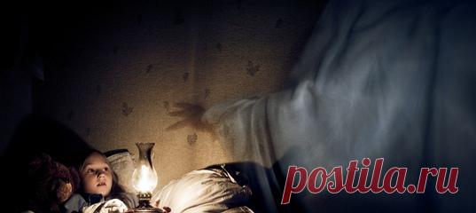 Одних пугали Бабайкой и сереньким Волчком. Другие наслушались историй про Пиковую даму и Зеленые пальцы. Баба-Яга, инопланетяне, Фредди Крюгер, клоуны и многие другие — мы собрали признания читателей о тех, кто стал их главным детским кошмаром. #детскаяпсихология #психологияличности #познаниесебя #страхи