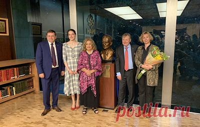 В Мехико появился бюст расшифровавшего письменность майя ученого Юрия Кнорозова. В церемонии открытия приняли участие деятели науки, дипломаты, а также российские соотечественники