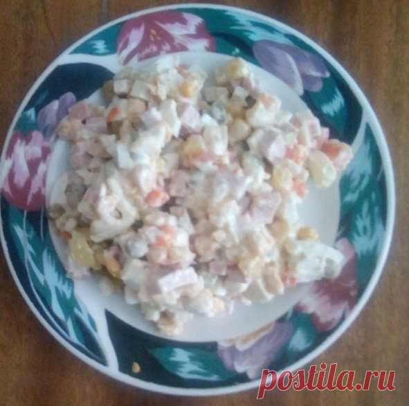 салат оливье с морковью, солёными огурцами и колбасой - рецепт на vse-o-ede-online.ru