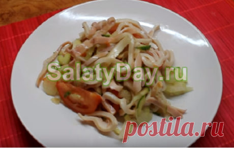 Салат с кальмарами и крабовыми палочками – идеальное сочетание вкусов: рецепт с фото и видео