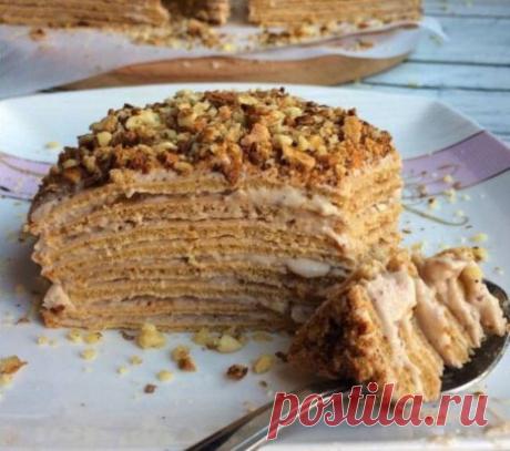 Правильный «медовик»
 209.46 ккал/100 г  Б/Ж/У: 7.72 / 8.92 / 25.09 
Ингредиенты:
основа:
мука овсяная - 100 г (хорошая мука не должна горчить!)
отруби овсяные - 30 г
молоко сухое обезжиренное - 2 ст. л
кефир 1% - 120 мл
яйца - 3 шт
сода - 1/2 ч. л
подсластитель - по вкусу
крем:
йогурт натуральный - 300 мл
мед - 3 ст. л
крахмал кукурузный - 2 ст. л
сок - 1/2 апельсина
грецкие орехи - 70 г
Приготовление:
Обжариваем молоко сухое до золотого цвета, буквально пару минут на сухой сковород