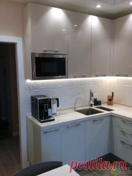 Белоснежная кухня. И ничего лишнего...