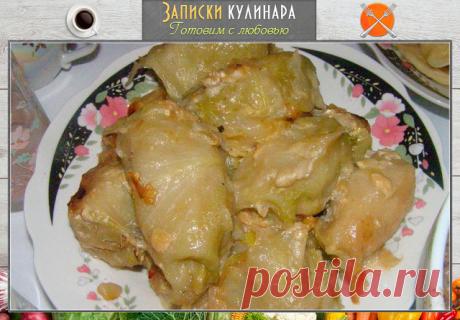 #Голубцы, тушеные в сметане

Ингредиенты:

Фарш — 800 г
Морковь — 1 шт.
Лук — 1 шт.
Рис — 50 г
Пекинская капуста — 1 шт.
Томатная паста — 1 ст. л.
Сметана — 350 мл
Подсолнечное масло — 2 ст. л.
Лавровый лист — 2 шт.
Соль — по вкусу
Перец — по вкусу

Приготовление:

1. Вымыть и очистить морковь, натереть ее на крупной терке. Лук очистить и нарезать мелким кубиком. Рис отварить. На сковороде обжарить лук с морковью, остудить.
2. В миску выложить фарш, рис, обжаренные овощи, ...