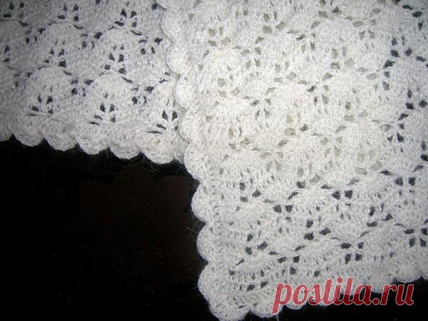 Белый палантин крючком