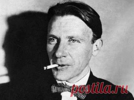 Вы смеётесь надо мной, потому что я отличаюсь от Вас, а я смеюсь над Вами, потому что Вы не отличаетесь друг от друга!
Михаил Булгаков