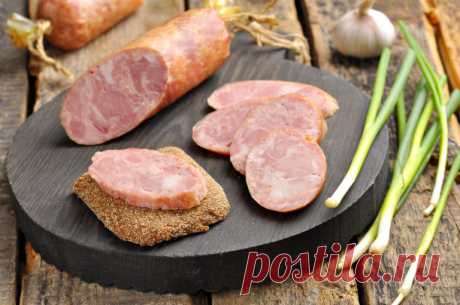 Самая лучшая домашняя ветчина: мраморная вкуснятина своими руками Самая лучшая домашняя ветчина — это сочетание нескольких видов мяса, благодаря чему она сочная и пикантная. Пикантность придают специи, которые раскроют все прелести свинины и говядины.
Вареная мрамор…
