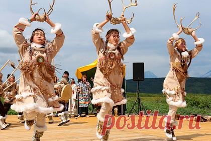 Детский эвенский ансамбль стал лауреатом международного конкурса. Артисты народного детского эвенского ансамбля «Орьякан» из села Анавгай стали лауреатами V Международного многожанрового заочного конкурса талантов «Восхождение творческих звезд». Как сообщили в правительстве, конкурс проходил в Тюмени, в нем участвовали коллективы и исполнители из разных регионов России и мира.