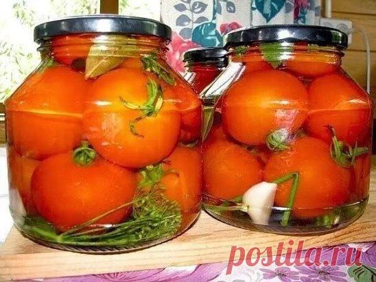 ПОМИДОРЫ В ЗАГАДОЧНОМ МАРИНАДЕ
невероятно вкусные съедаются тут же вместе с рассолом)
Итак, начинаем. Отбираем помидоры одного размера, любого, как вы любите. Моем, укладываем в простерилизованные банки. Обычно я мариную в одно- или полуторалитровых, но это по другим рецептам. По этому рецепту использую только
трехлитровые банки (когда попробуете, поймете почему).
Далее. Заливаю кипятком, выдерживаю 5 -7 минут, сливаю в кастрюлю, добавляю на порцию слитого настоя с каждой ...