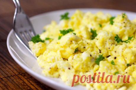 Такие разные завтраки из яиц / Простые рецепты