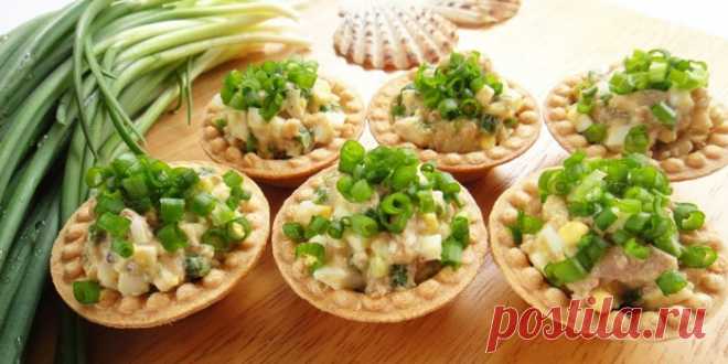 Печень трески - салат классический с яйцом, огурцами и рисом, пошаговые рецепты с фото
