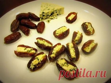 Финики фаршированные голубым сыром