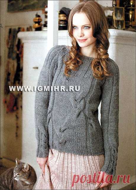 Серый пуловер с кокеткой и узорами из кос, от финских дизайнеров. Спицы.