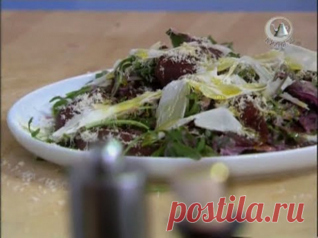 Салат из свёклы, трав и отбивной