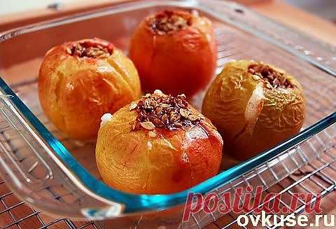 Печеные яблоки с творогом - Простые рецепты Овкусе.ру