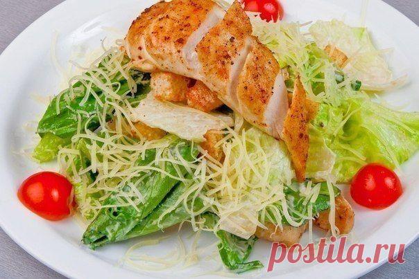 5 рецептов салата Цезарь с курицей