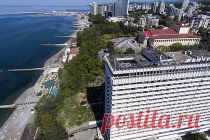 Курорты юга России соединят прямым транспортным сообщением. Курорты юга России свяжут прямым транспортным сообщением — соединить между собой одной дорогой планируется горный кластер Сочи, новый курорт Лаго-Наки в Адыгее и Архыз в Карачаево-Черкесии. По словам вице-премьера, проект положительно отразится на социально-экономической ситуации в субъектах.