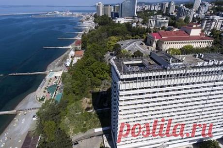 Курорты юга России соединят прямым транспортным сообщением. Курорты юга России свяжут прямым транспортным сообщением — соединить между собой одной дорогой планируется горный кластер Сочи, новый курорт Лаго-Наки в Адыгее и Архыз в Карачаево-Черкесии. По словам вице-премьера, проект положительно отразится на социально-экономической ситуации в субъектах.