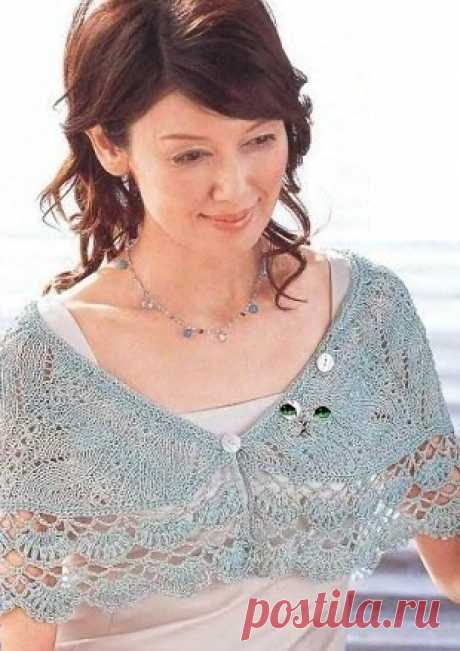 Вязаная ажурная накидка
#спицы #крючок #вязаная_накидка