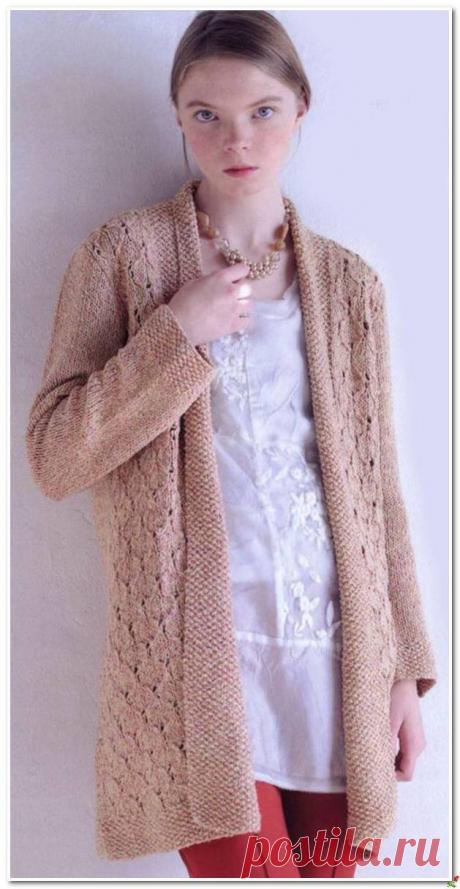 Бежевый кардиган спицами.