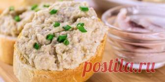 Селедочно-сырный паштет - кулинарный рецепт. - БУДЕТ ВКУСНО! - медиаплатформа МирТесен Уверена, что каждая хозяйка хоть раз, но готовила подобные паштеты из сельди или форшмак... Предлагаю вам простой и вкусный рецепт паштета из сельди с добавлением сыра и соевого соуса! Готовить не хлопотно, прекрасно мажется на хлеб, очень вкусная закуска, возбуждающая аппетит! Сельдь