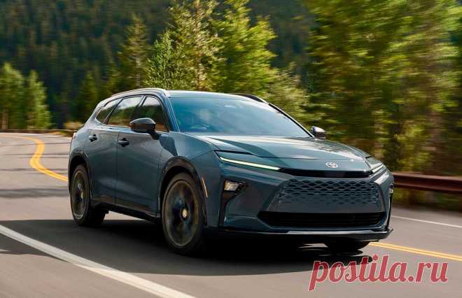 Гибридный кроссовер Toyota Crown Signia 2025