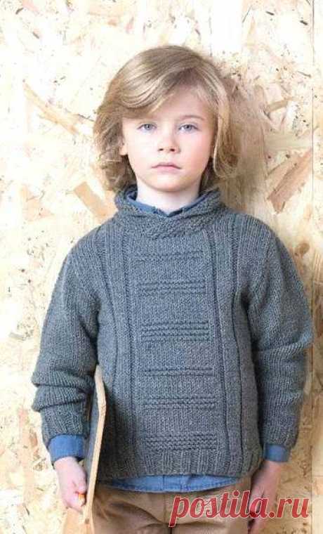 Теплый свитер"Noan" для мальчика спицами выполнен рисунком из простых петель!