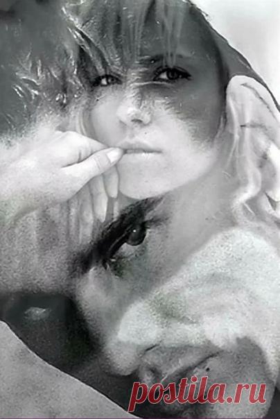 У каждого из нас есть такой человек, о котором мы думаем, когда слушаем грустную музыку, когда ложимся спать, когда находимся наедине с самими собой...., и быть может, благодаря которым...., мы сейчас такие какие мы есть.