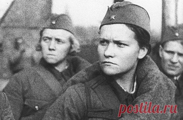 Оценка работы советских контрразведывательных органов в Великой Отечественной войне широкими слоями населения существенно разнится, в зависимости от политических взглядов и личного жизненного опыта. Они впадают в крайность, утверждая, что контрразведка занималась почти исключительно выискиванием врагов там, где их нет, больше подвергая несправедливым репрессиям невинных, чем отлавливая реальных шпионов.