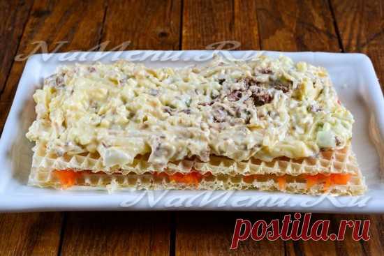 Закусочный торт из вафельных коржей, рецепт