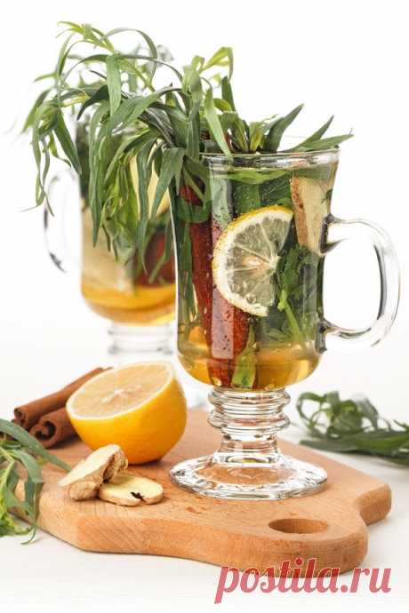 Tarragon hot drink tea by Natalia Lisovskaya / 500px